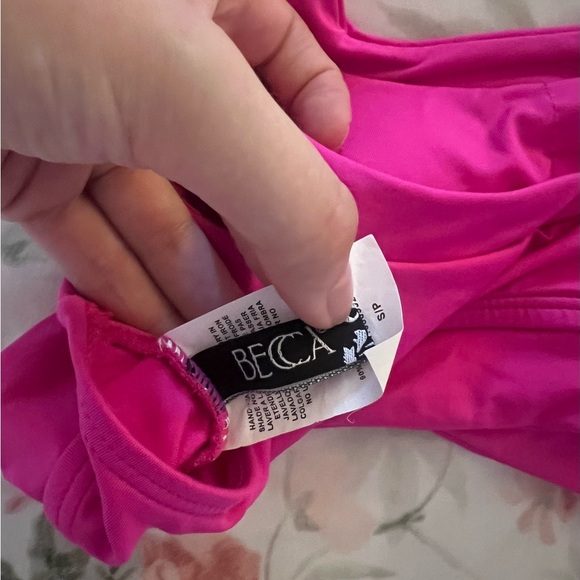 BECCA Asymmetrical One Shoulder Hot Pink Padded Cutout Bikini Top Size Small - Picture 4 of 5